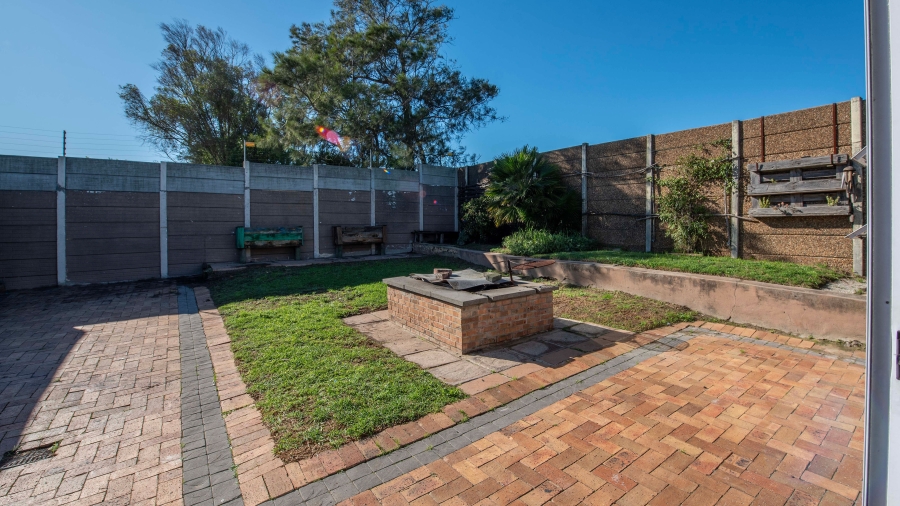 2 Bedroom Property for Sale in Vredekloof East Western Cape